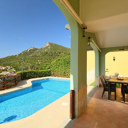 Сasa de vacaciones Greca Piscina - Rei238 By Interhome Costa Rei
